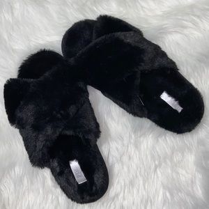 🆕 PINK Black crossover fuzzy slippers Large size 9 10